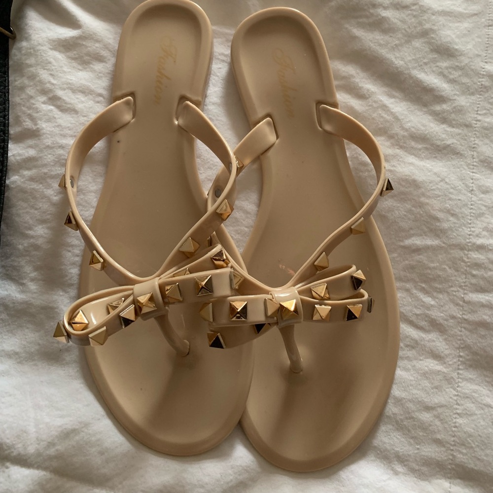 Selling spike out sandals size 7. New